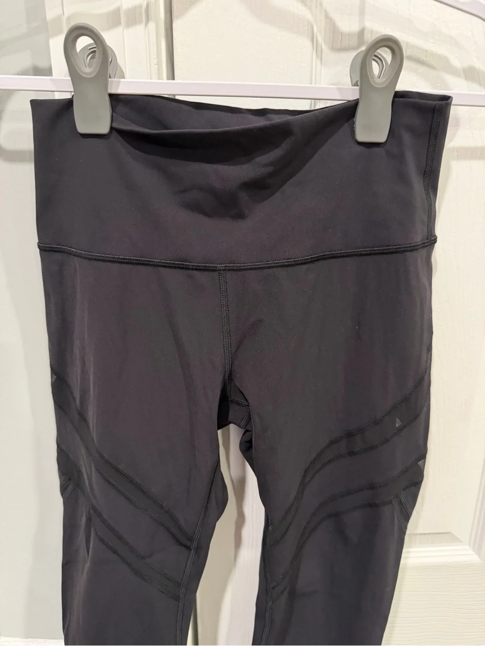 Pre-Owned Lululemon Wunder Under HR Crop Black High Rise Mesh Panel, Sz 8